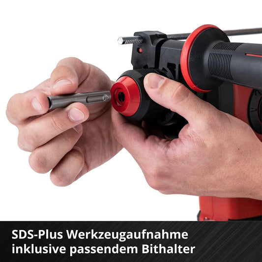 Hände beim Einsetzen eines Bohrers in ein Elektrowerkzeug mit deutschem Text über die SDS-Plus Werkzeugaufnahme und den fortschrittlichen bürstenlosen Motor im Einhell HEROCCO 18/20 Professional Akku-Bohrhammer.