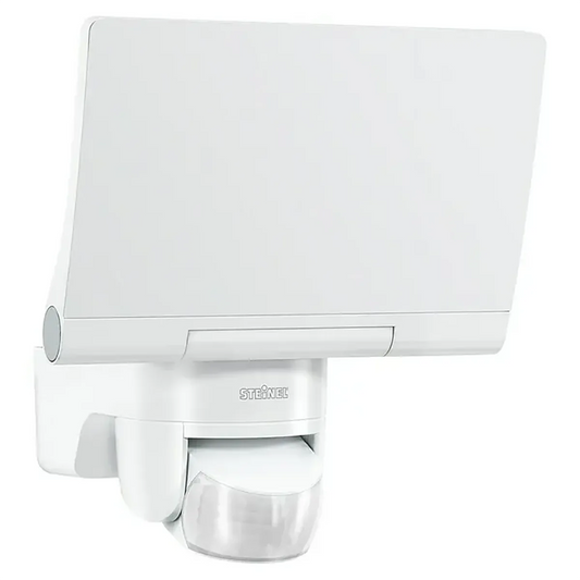Steinel XLED home 2 S – weiß: Weißer, an der Wand montierter LED-Außenstrahler mit Bewegungsmelder und rechteckigem Flachpaneel.