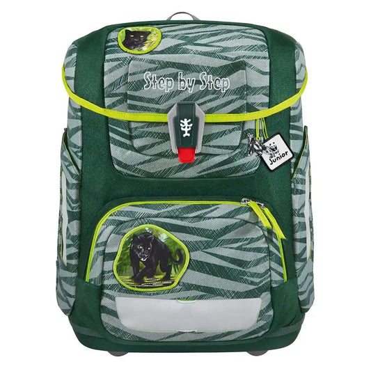 Das Step by Step Circle Schulranzen-Set "Jungle Cat Chiko" hat ein grünes und graues Design mit gelben Reißverschlüssen, Panther-Aufklebern und dem "Step by Step"-Schriftzug auf der Klappe.
