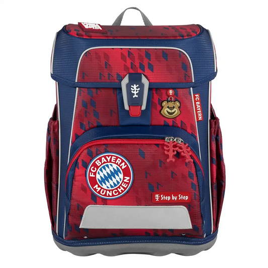 Das Step by Step CLOUD Schulranzen-Set "FC Bayern Mia san Mia" (5-teilig) besteht aus einem ultraleichten, ergonomischen, rot-blauen Rucksack mit Bären-Schlüsselanhänger und FC Bayern-Logoaufnäher.