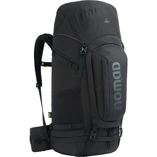 Der NOMAD Batura 55 l Trekkingrucksack in Schwarz verfügt über mehrere Gurte und gepolsterte Schulter- und Hüftstützen für komfortables Wandern.