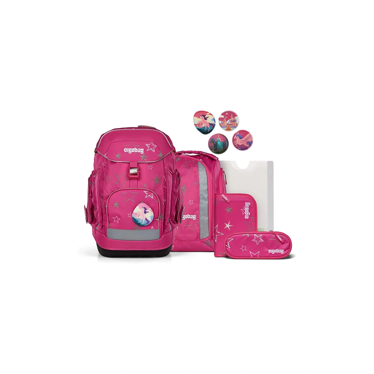 Das Satch Ergobag Maxi Schulrucksack-Set 6tlg SternzauBär präsentiert sich in einem leuchtend pinken Design mit Sternchenmuster und beinhaltet ein passendes Mäppchen, einen Ordner und kreisförmiges Zubehör.