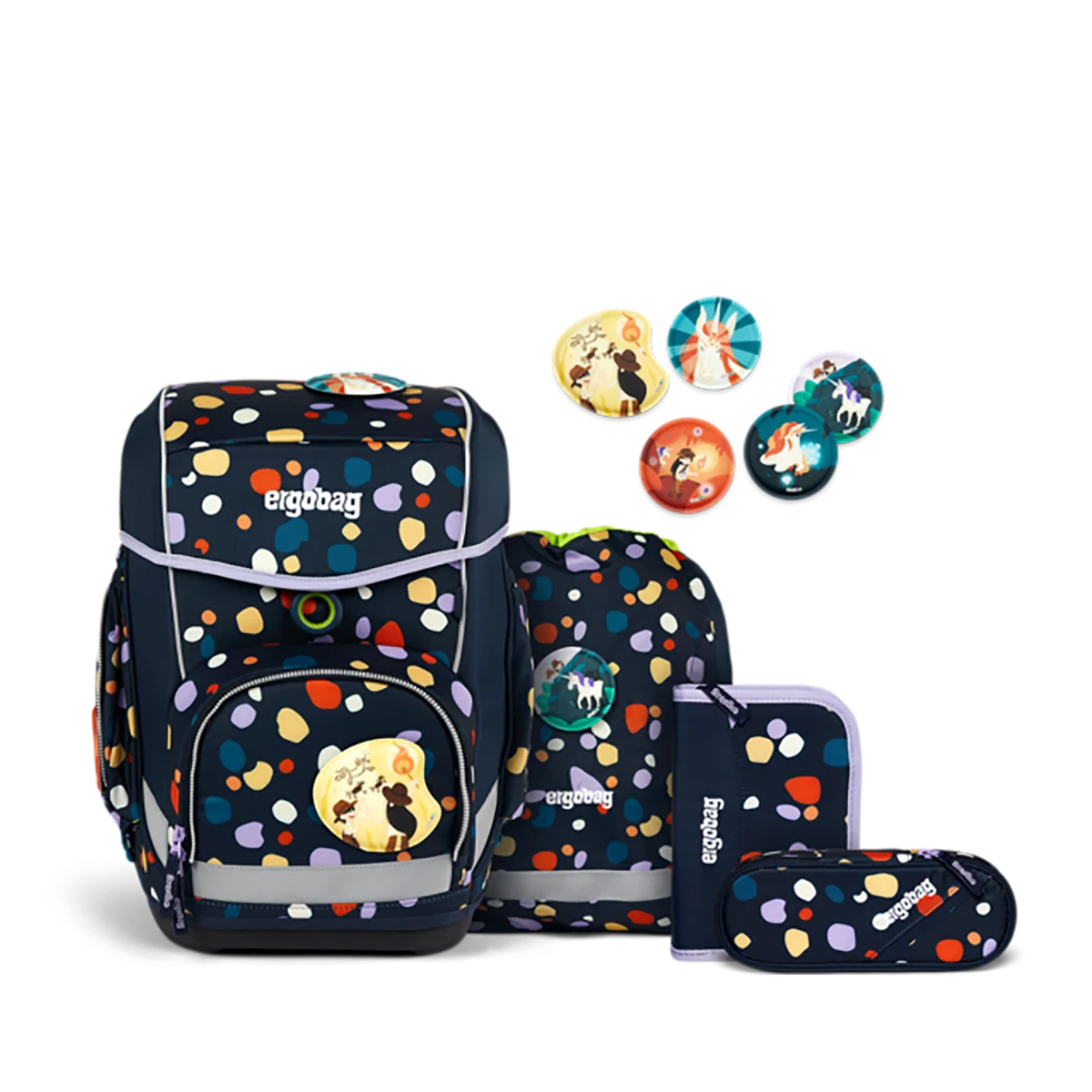 Das ergobag Cubo "Bärnsteinhöhle" Schulranzen-Set 5-teilig kombiniert einen bequemen, ergonomischen Rucksack mit lustigen, bunten Punkten und Tierpins - perfekt für Schulabenteuer!.