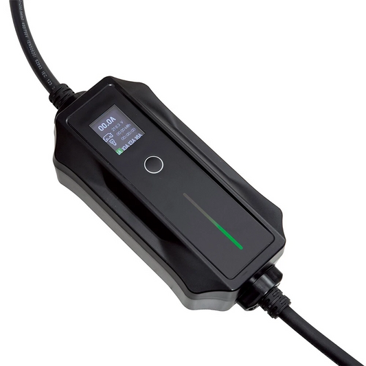 Das Norauto E-Ladekabel/Ladegerät Typ 2 (tragbar, 5 m) von Norauto bietet 3,7 kW Ladeleistung, ein digitales Display und eine Steuergerät-Taste.