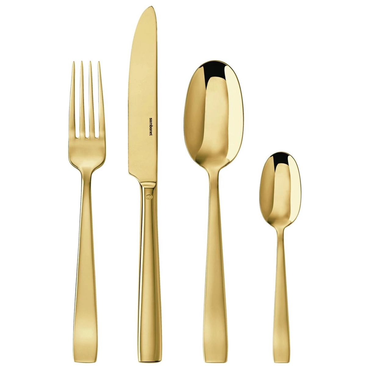 Das Sambonet Flat Besteck 24tlg. - Gold Set von Sambonet besteht aus vier polierten Edelstahl 18/10 Utensilien - Gabel, Messer, Esslöffel und Teelöffel - die nebeneinander in einer PVD-Goldoberfläche präsentiert werden.