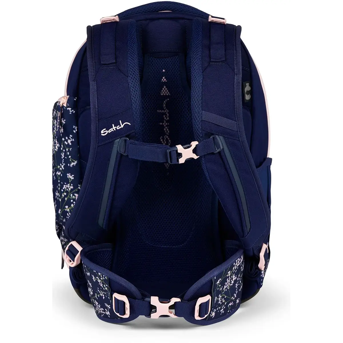 Der Satch Match Schulrucksack - Bloomy Breeze von Satch ist von hinten abgebildet und verfügt über gepolsterte Gurte, verstellbare Schnallen und ein ergonomisches Design in einem marineblauen Blumenmuster.