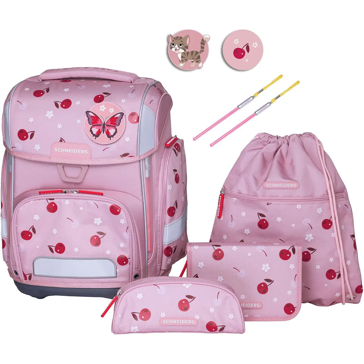 Das 9-teilige Schulranzen-Set "Berry Blossom" von Schneiders Ergolite für Kinder besteht aus einem rosafarbenen ergonomischen Rucksack mit Kirsch- und Schmetterlingsmotiven, einer passenden Kordeltasche, einem Federmäppchen, einem Portemonnaie und zwei runden Ansteckern - alles auf weißem Grund.
