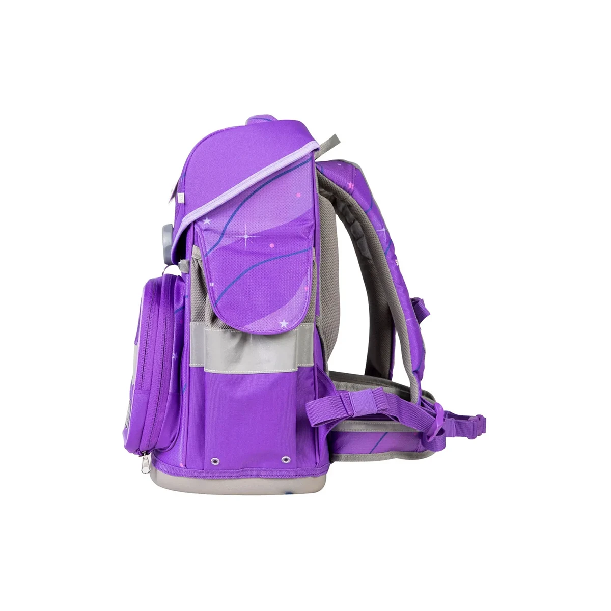 Das School-Mood Timeless Schulranzen-Set 7-teilig "Marie" zeichnet sich durch ein lila ergonomisches Design mit gepolsterten Trägern, Seitentasche und Sternchenmuster aus. In der Seitenansicht ist dieses School-Mood-Set ideal für Schulanfänger.