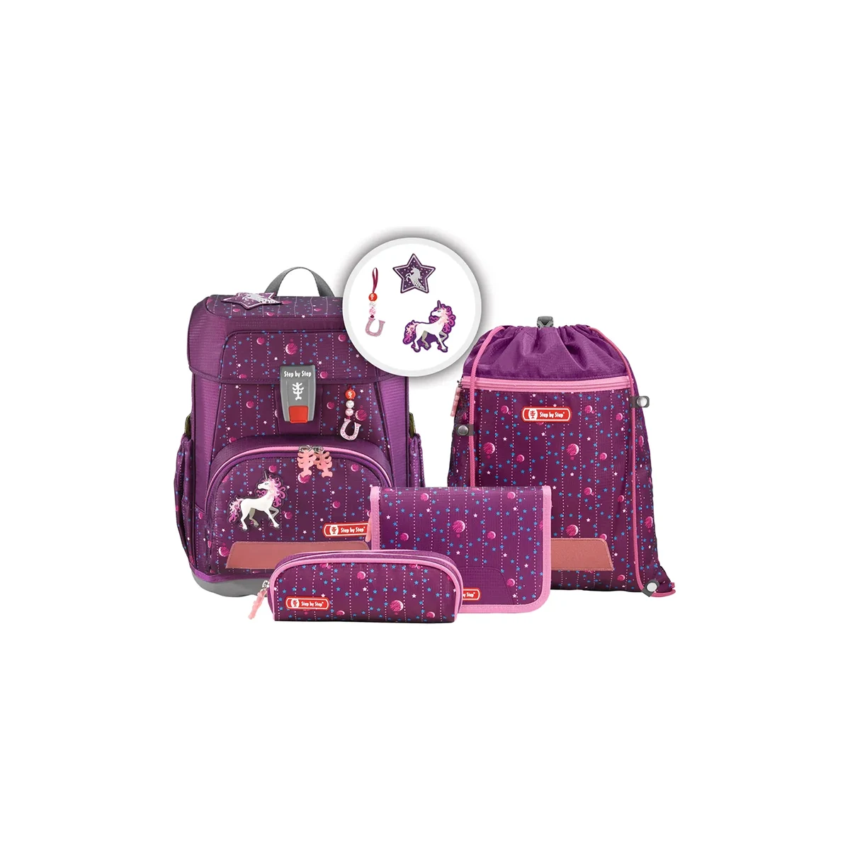 Ergonomisch und nachhaltig: Das Step by Step Cloud Ranzen-Set "Dreamy Unicorn Nuala" (5-teilig) inklusive Federmäppchen, Beutel, Turnbeutel sowie Stern- und Pferdeanhängern im lila Einhorn-Design.