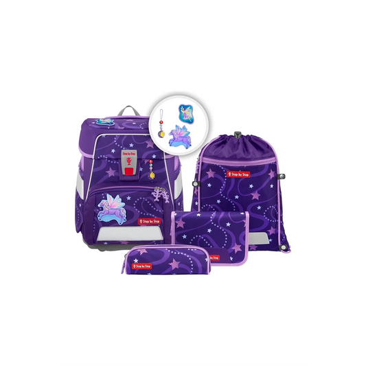 Das Step by Step Space Schulranzen-Set "Pegasus Emily" (5-teilig) zeigt ein lilafarbenes Design mit Einhörnern und Sternen, inklusive ergonomischem Schulranzen, Kordelzugtasche, Federmäppchen und Schlüsselanhängern.