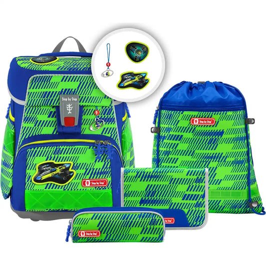 Das Step by Step Space Set Star Catcher hat ein leuchtend grünes und blaues Design, enthält ein passendes Federmäppchen, eine Tasche mit Kordelzug und einen Schlüsselanhänger und bietet viel Stauraum. Das ergonomische Tragesystem sorgt für Komfort.