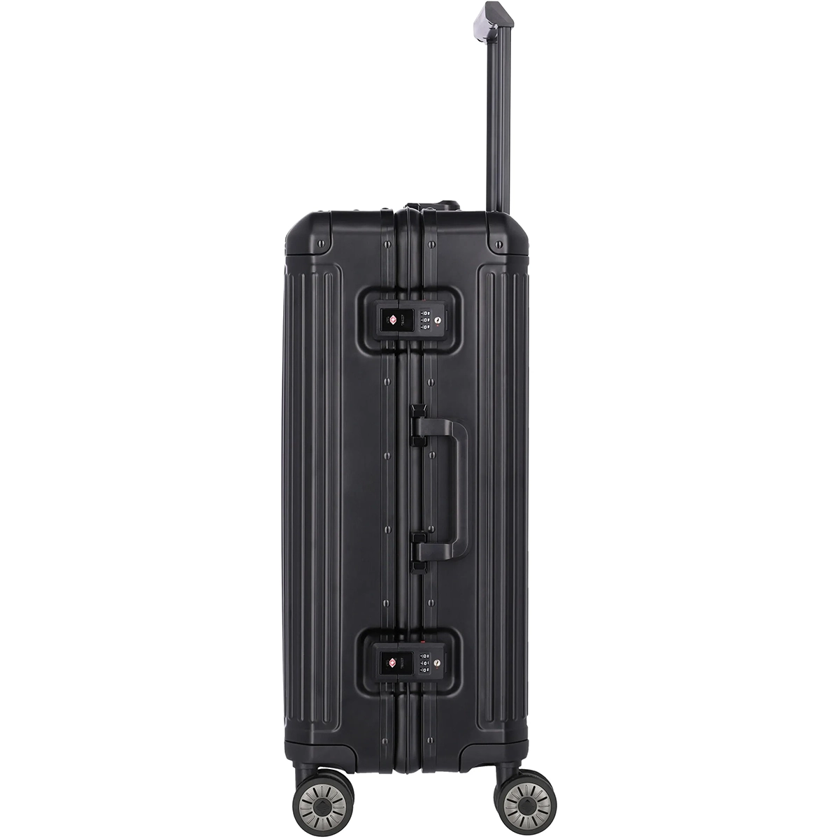 Der Travelite Next Aluminium Trolley M (69L, Schwarz) steht aufrecht mit einem verlängerten Griff und 4 Rollen, von der Seite gesehen. Mit einem sicheren TSA-Zahlenschloss für sicheres Reisen. Marke: Travelite.