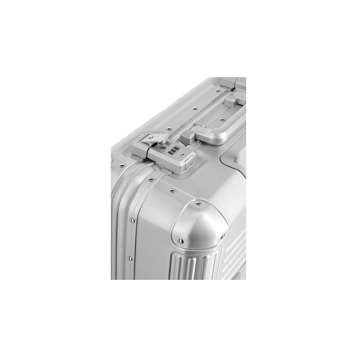 Nahaufnahme des Travelite Next Business Wheeler - ein Aluminiumtrolley (Silber, 34L) mit TSA-Schloss und Metallverschlüssen. Elegantes Bordgepäck von Travelite, ideal für Geschäftsreisende.
