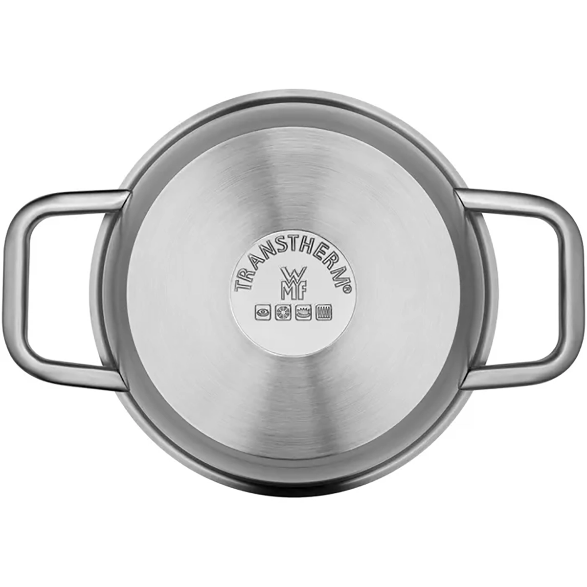 Der WMF Fleischtopf Iconic 18 cm aus Cromargan-Edelstahl hat zwei Griffe und einen flachen Deckel mit eingraviertem TransTherm WMF Logo und Kochsymbolen. Geeignet für Induktion.