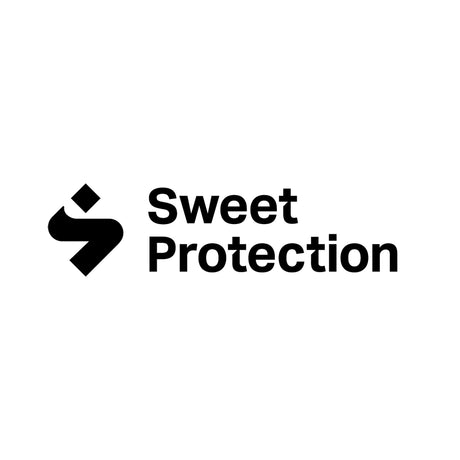 Schwarzer Sweet Protection Text mit einem fetten abstrakten Logo auf weißem Hintergrund.