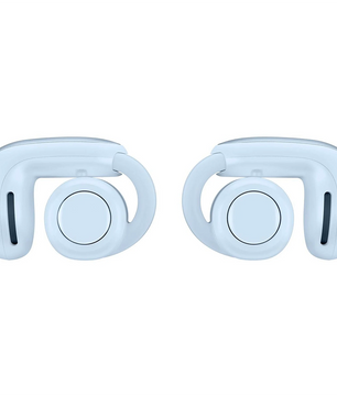 Ein Paar blaue BOSE Ultra Open-ear Kopfhörer von Bose mit Open-Ear-Design, nebeneinander abgebildet.