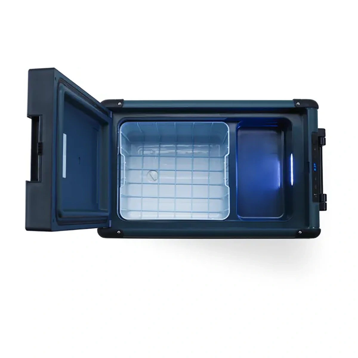 Draufsicht auf die Dometic CFX2 Kompressor-Kühlbox – blau von Dometic, mit geöffnetem Deckel, leerem, unterteilten Innenraum und einem blau beleuchteten Kompressor-Kühlfach.