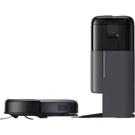 Der „eufy Omni C20 Saug- und Wischroboter – schwarz“ von eufy ist zu sehen, wie er zu seiner hohen, rechteckigen Reinigungsstation zurückkehrt; beide Geräte sind vor einem weißen Hintergrund abgebildet.