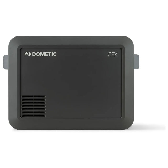Vorderansicht der tragbaren Kühlbox „Dometic CFX5 Kompressor“ – schwarz mit Lüftungsöffnung und seitlichen Griffen von Dometic vor weißem Hintergrund.