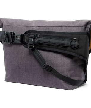 Die Chrome Citizen Kuriertasche - grau von Chrome verfügt über einen Rollverschluss, eine seitliche Schnalle und einen verstellbaren Riemen - eine stilvolle, von Fahrradkurieren inspirierte Kuriertasche, ideal für urbane Mobilität.