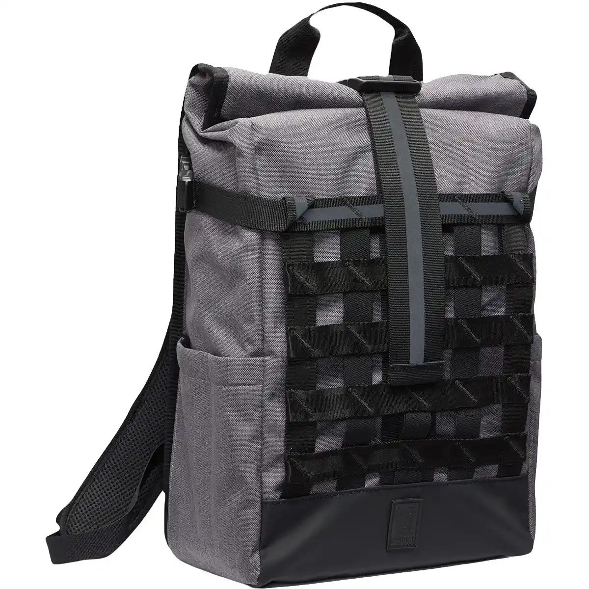 Der Chrome Barrage Rucksack - grau von Chrome besticht durch urbane Optik mit schwarzem Front-Webbing, Seitenfächern und Mittelband - stilvoll und funktional für den Alltag.