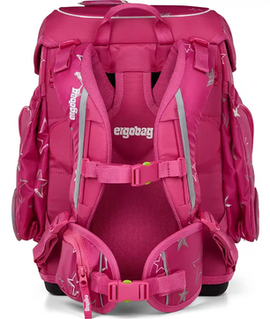 Der ergobag Cubo Set (2025) SternzauBär von ergobag ist ein leuchtend pinkfarbener Schulrucksack mit Sternenmuster, von hinten mit gepolsterten Trägern und einem verstellbaren Your-Size-System für eine perfekte Passform für Grundschulkinder.