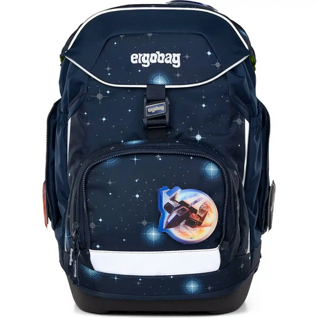 Der ergobag Pack Schulranzen-Set 6-teilig KoBärnikus von ergobag ist ein dunkelblauer, ergonomischer Schulrucksack mit Sternenmuster und Space-Patch - ideal für kleine Entdecker!.