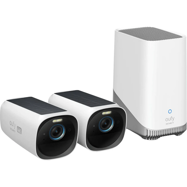Auf einem einfarbigen Hintergrund sind zwei weiße eufyCam 3 S330-Überwachungskameras und eine kabellose Basisstation von eufy abgebildet. Dieses kabellose Kamerasystem ermöglicht eine gestochen scharfe Überwachung Ihres Zuhauses.