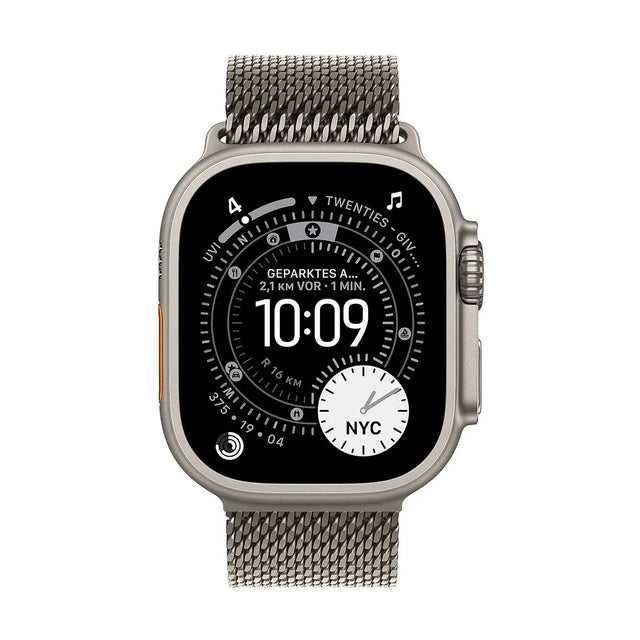 Das Apple Milanese Loop Band 49 mm L Uhrenarmband - silber von Apple bietet einen stilvollen, funktionalen Look für Ihre Smartwatch und zeigt auf seinem digitalen Display die Uhrzeit, das Datum und den Standort von NYC an.