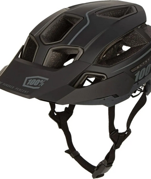 Der 100% Altec Fidlock Radhelm in Größe S-M - schwarz ist ein MTB-Helm mit Visier, Belüftung und Kinnriemen. Er trägt das 100% Logo an der Seite und ist mit einem Fidlock Magnetverschluss für einfaches, sicheres Schließen ausgestattet.