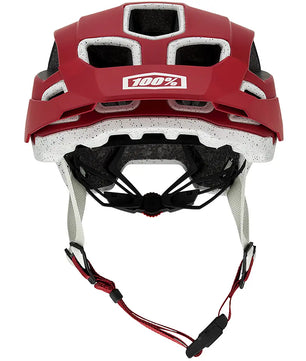 Der 100% Altec Fidlock Radhelm in XS, rot, verfügt über Belüftungslöcher, Kinnriemen, einen Fidlock-Magnetverschluss und das 100% Logo auf der Vorderseite.
