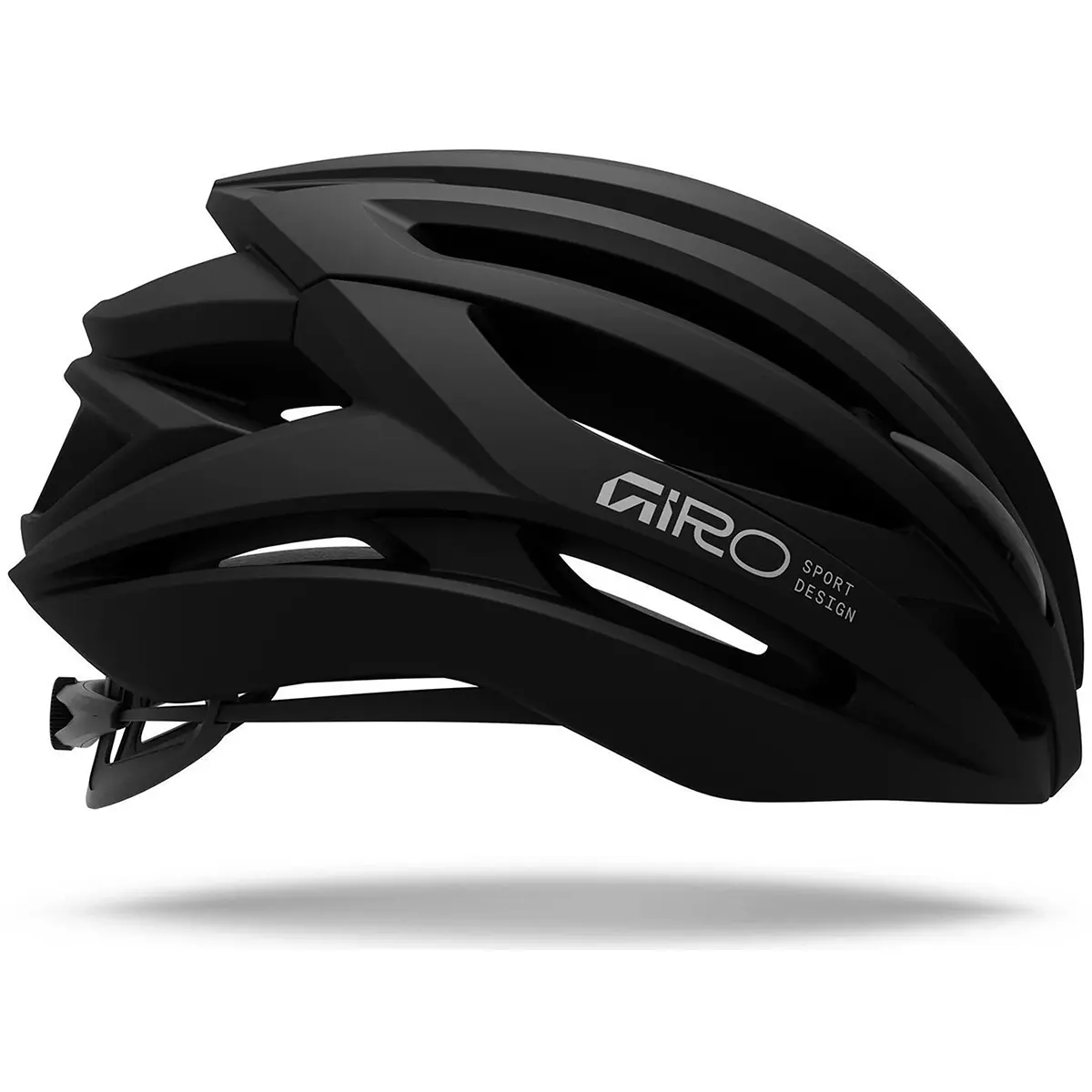 Schwarzer GIRO Syntax Mips Fahrradhelm in Größe XL mit Belüftungsschlitzen und GIRO-Logo an der Seite, ausgestattet mit dem innovativen Mips Brain Protection System für zusätzlichen Schutz.