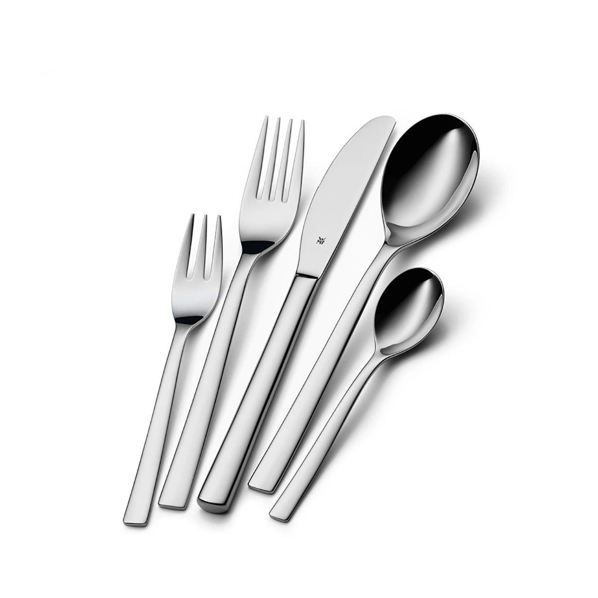 Fünf Teile aus dem 60-teiligen WMF Palermo Besteck-Set: zwei Gabeln, ein Messer, ein Esslöffel und ein Teelöffel aus Cromargan Edelstahl von WMF, dargestellt auf weißem Grund.