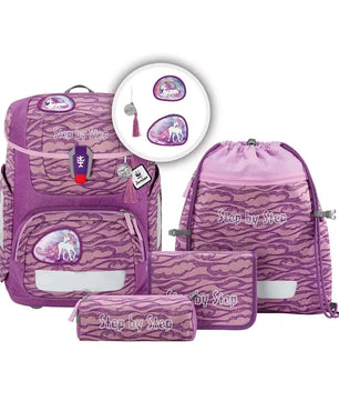 Das Step by Step Circle Schulranzen-Set "Lovely Unicorn Nuala" (5-teilig) zeigt ein rosa und lilafarbenes Einhorn-Motiv, inklusive Rucksack, Turnbeutel und Federmappe, hergestellt aus recycelbaren Materialien.
