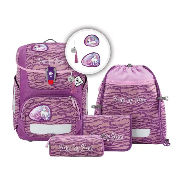 Das Step by Step Circle Schulranzen-Set "Lovely Unicorn Nuala" (5-teilig) zeigt ein rosa und lilafarbenes Einhorn-Motiv, inklusive Rucksack, Turnbeutel und Federmappe, hergestellt aus recycelbaren Materialien.