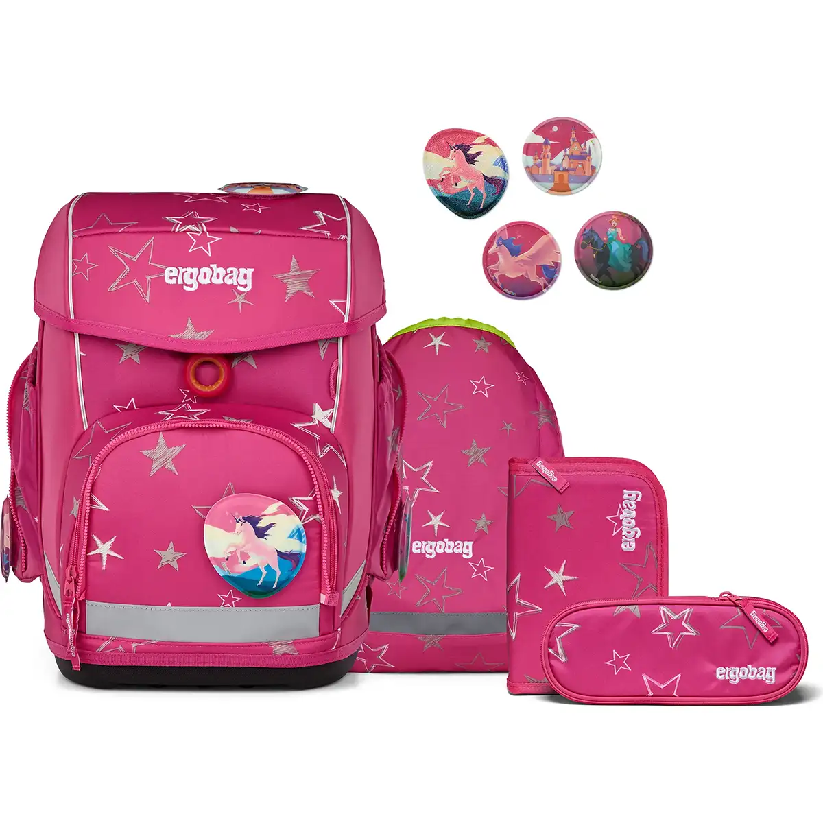Das ergobag Cubo Set (2025) SternzauBär von ergobag bietet in knalligem Pink Komfort und Style für Grundschulkinder mit Sternenmuster, passendem Mäppchen, Etui, vier Einhorn-Aufnähern und dem ergonomischen Your-Size-System.