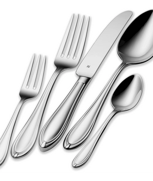 Das WMF Verona Besteck-Set, 60-teilig, von WMF besteht aus einem eleganten Cromargan Edelstahl-Besteck mit Gabeln, einem Messer und Löffeln, die übersichtlich nebeneinander angeordnet sind.