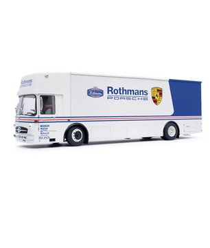 Das Schuco Mercedes-Benz O 317 Sammlermodell - weiß ist ein Sammlermodell im Maßstab 1:18 mit blauen und roten Streifen, dargestellt in der Seitenansicht, ideal für Rennsportfans und Modellauto-Liebhaber.
