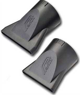 Zwei schwarze Konzentratordüsen mit dem Parlux-Logo für den Parlux Alyon Ionic Haartrockner Schwarz, mit Air Ionizer Tech, sind nebeneinander auf weißem Hintergrund abgebildet.
