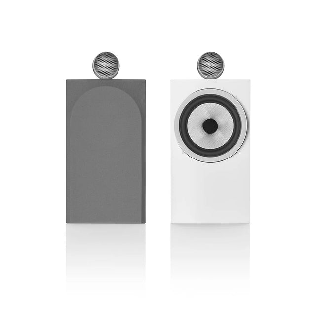 Zwei moderne, rechteckige Bowers & Wilkins 705 S3 Regallautsprecher in satiniertem Weiß mit runden Elementen auf der Oberseite und weißem Hintergrund - ideal für jedes HiFi-Setup.