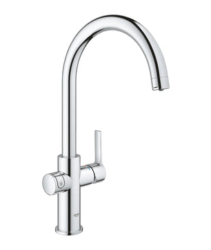 Das GROHE Blue Home ELEMENTS Edition Starterkit von Grohe ist eine verchromte Küchenarmatur mit hohem, gebogenem Auslauf, Einhebelgriff und GROHE Blue Home Technologie für gefiltertes, sprudelndes Wasser, abgebildet auf weißem Hintergrund.