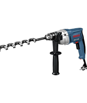 Bosch Professional GBM 13 HRE Bohrmaschine – blau, eine elektrische Handbohrmaschine mit Seitengriff und aufgesetztem großem Spiralbohrer, mit Bosch-Logo auf dem Gehäuse, eignet sich ideal für anspruchsvolle Arbeiten – insbesondere bei der Bearbeitung von Metall.