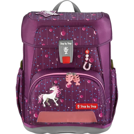 Das Step by Step Cloud Ranzen-Set "Dreamy Unicorn Nuala" (5-teilig) zeigt ein lilafarbenes Design mit Einhorn-, Hufeisen- und Sternenmotiven sowie rosa und blauen Akzenten.