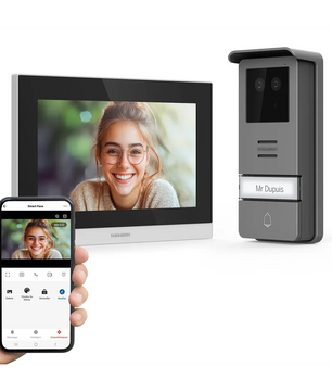 Das Thomson Smart Face Video-Türsprechsystem von Thomson zeigt auf dem Bildschirm eine Frau, dazu eine Handy-App und eine Außenkamera mit der Aufschrift „Mr. Dupuis“.