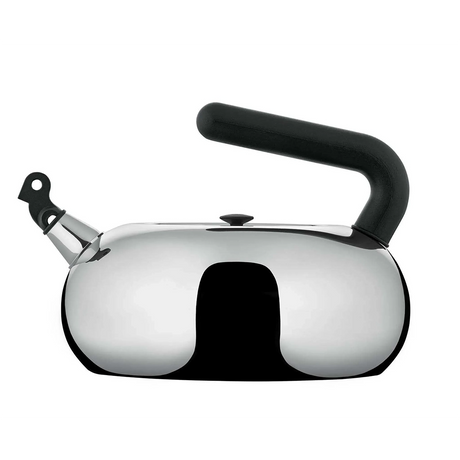 Der Alessi Bulbul Wasserkocher AC100 besticht durch sein modernes, glänzendes Edelstahldesign mit dem markanten, geschwungenen schwarzen Griff und der Ausgusskappe, die den ikonischen Stil der berühmten Wasserkocher von Alessi widerspiegeln.