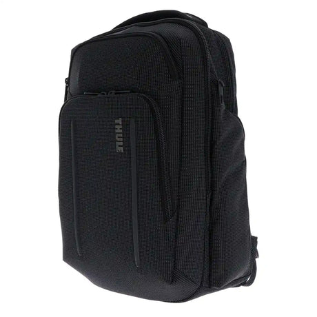Der Thule Crossover 2 Rucksack 30L in Schwarz verfügt über mehrere Reißverschlussfächer, darunter ein SafeZone-Fach, und ist leicht schräg auf einem weißen Hintergrund abgebildet.