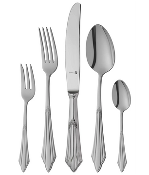 Fünf kunstvoll gearbeitete Silberbesteckteile – Dessertgabel, Essgabel, Messer, Suppenlöffel und Teelöffel – aus Cromargan-Edelstahl von WMF, aus dem eleganten WMF Fächer-Besteck-Set – Silber, präsentiert vor weißem Hintergrund.