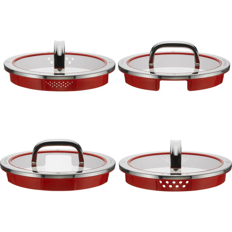 Vier rote und gläserne WMF Function 4 Topfdeckel mit Metallgriffen, zwei davon mit integriertem Sieb. Perfekt für das WMF Function 4 Kochtopf-Set, 5-tlg. und ideal für Küchen mit Induktionskochfeldern.
