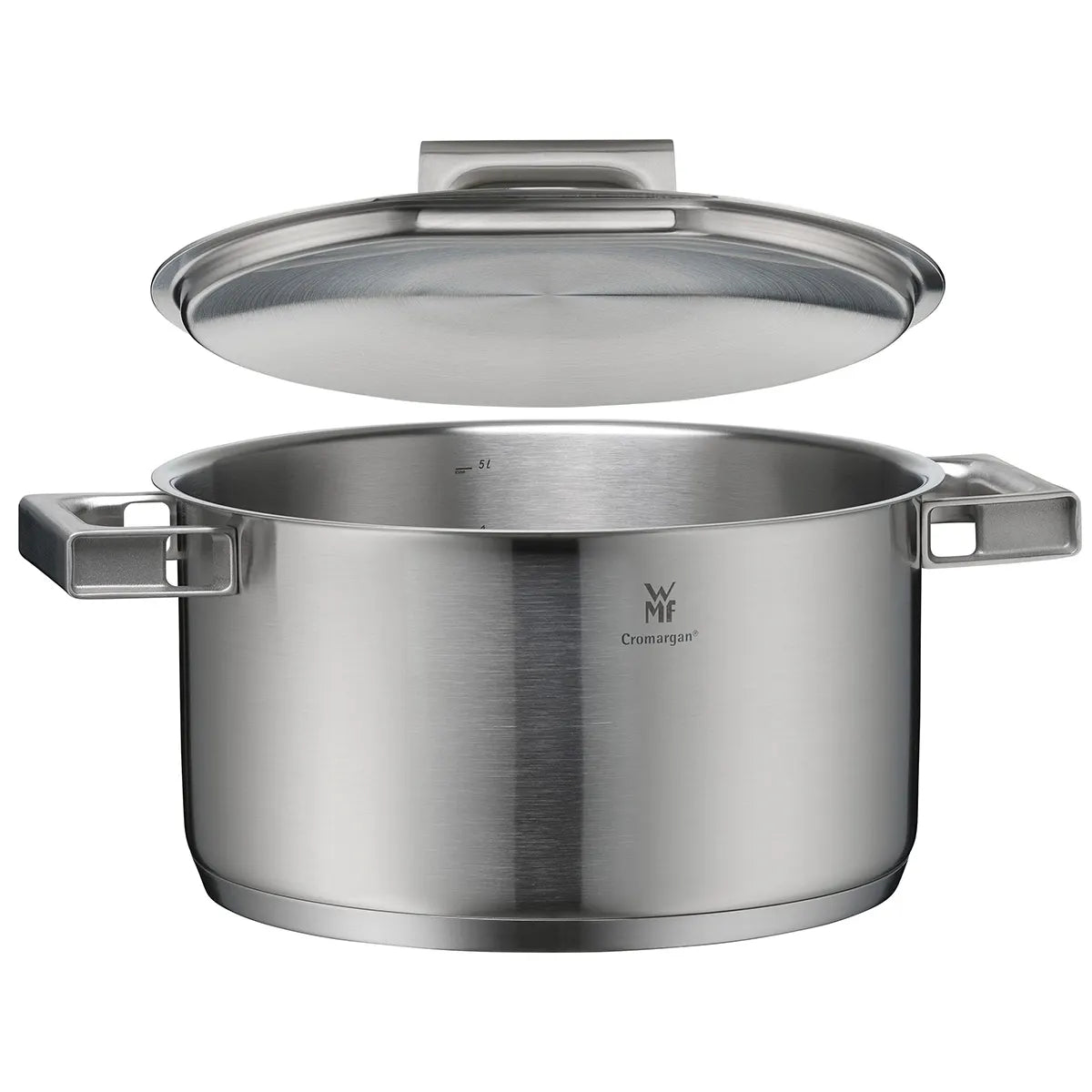 Das WMF Ultimate Cool Topfset Induktion 5-teilig besteht aus einem Edelstahltopf mit zwei Griffen und einem passenden Deckel, der leicht über den Topf angehoben ist - ein hochwertiges Edelstahl Kochgeschirr für jede Küche.