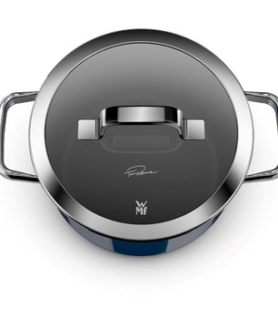 WMF Fusiontec Mineral Pro Topf-Set, 4-teilig, Tim Raue Edition: Edelstahltopf mit Deckel und seitlichen Griffen, von oben gesehen; WMF Logo auf dem Deckel sichtbar.